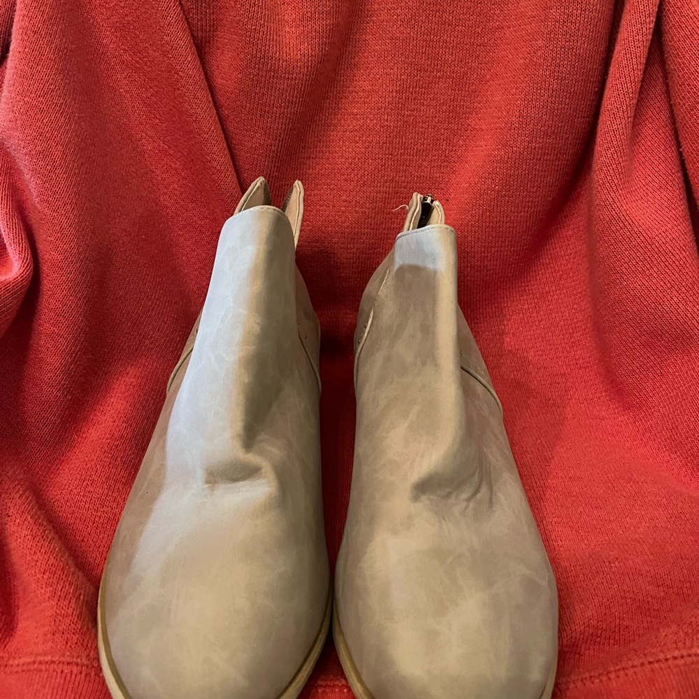 Women’s Neutral Zip-Back Ankle Booties